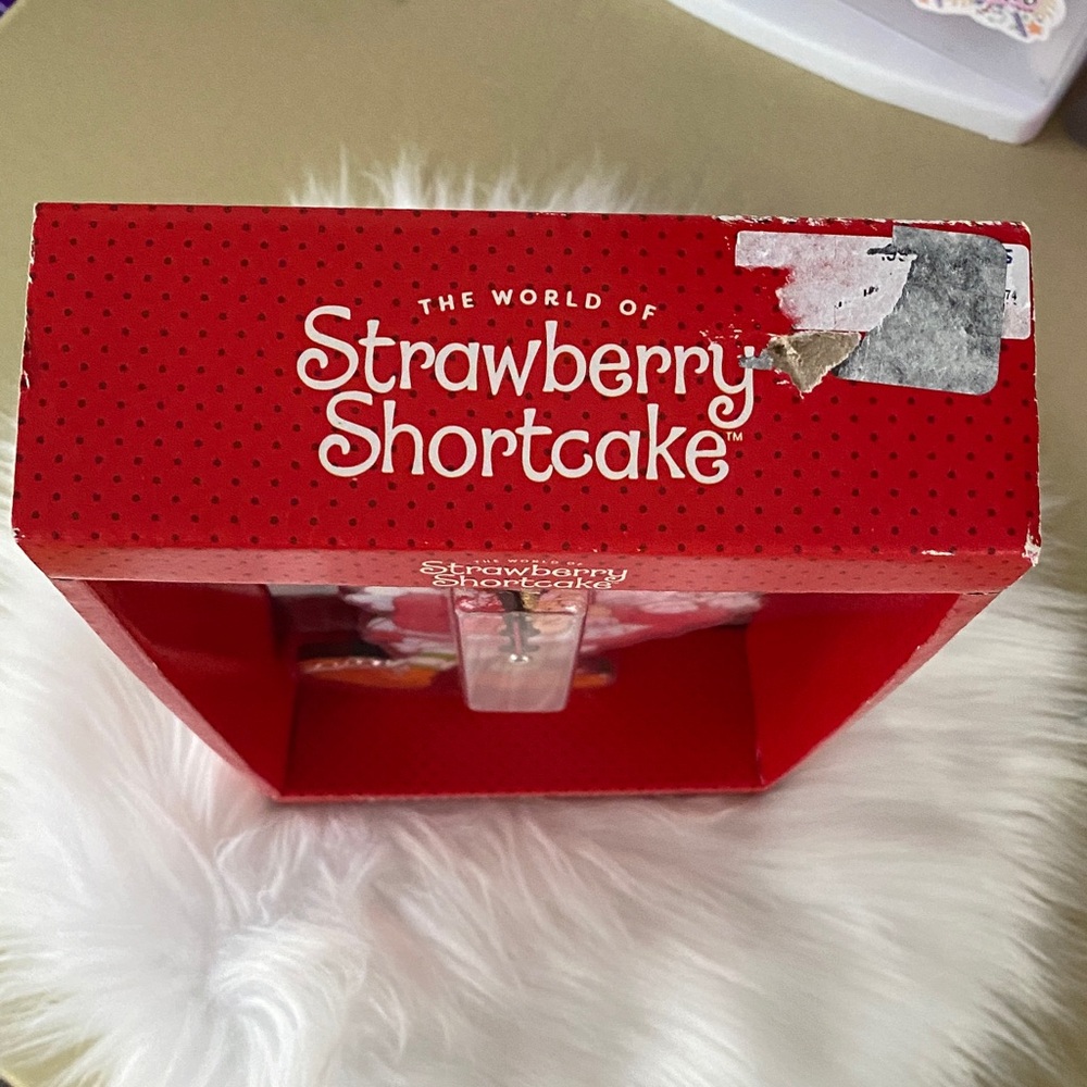 Strawberry Shortcake Tabletop Clock new in box /Analog display - Picture 4 of 5